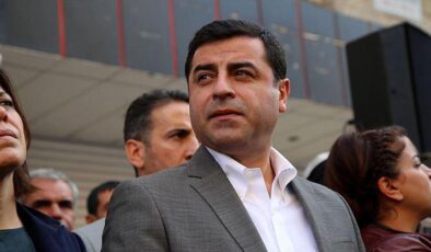CHP heyeti, eski HDPli Selahattin Demirtaşı cezaevinde ziyaret…