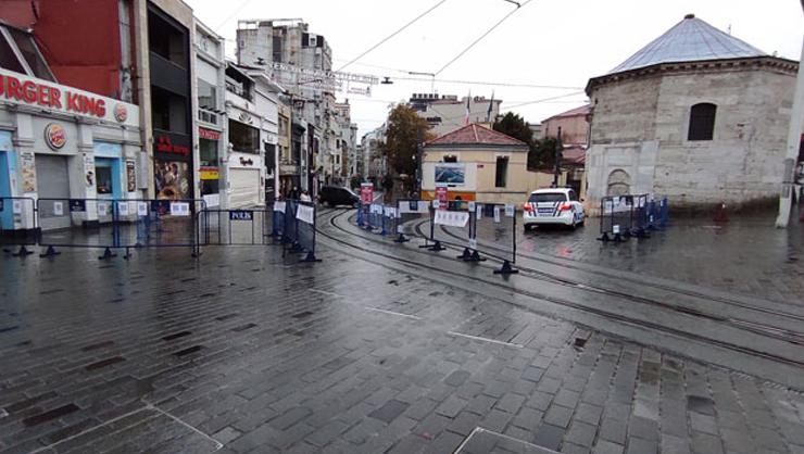 Kısıtlamalara uyuldu, Taksim Meydanı boş kaldı