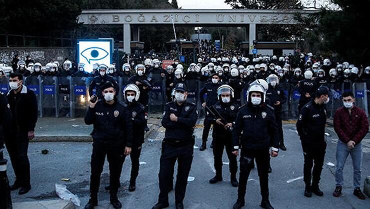 İstanbul Valiliğinden Boğaziçi Üniversitesi önündeki gösterilerle…
