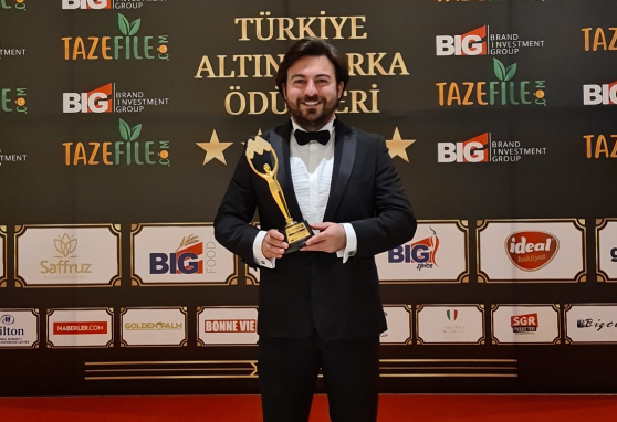 Başarılı İş İnsanı Emir Kosif, 4. kez düzenlenen Türkiye Altın Marka Ödülleri’nde YILIN İŞ ADAMI seçildi.