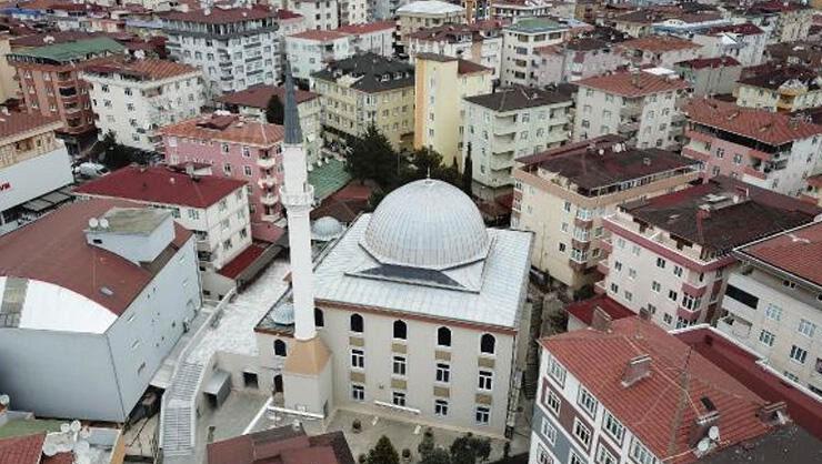 İstanbulun 3 ilçesinde, cami hoparlöründen müzik yayınına tepkiler…