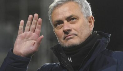 Jose Mourinho kovuldukça kazanıyor: 90 milyon euro