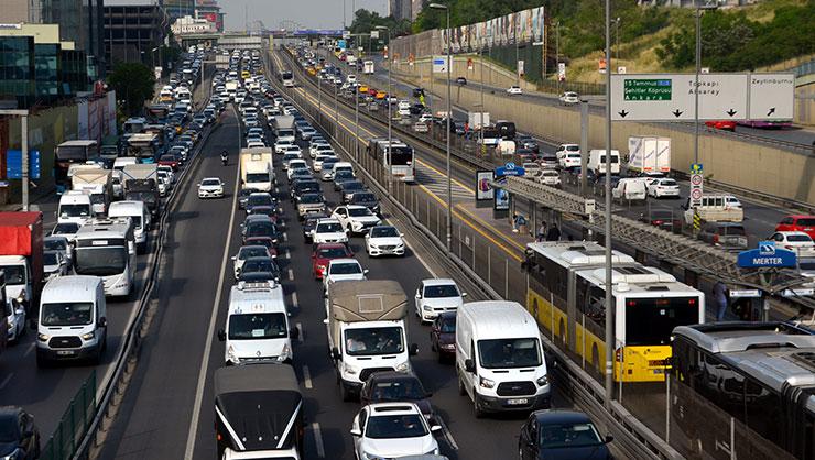 İstanbul’da kısıtlama öncesinde trafik yoğunluğu arttı
