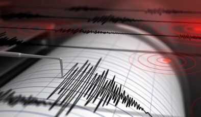 Son dakika depremleri: Ege Denizinde 4,1 büyüklüğünde deprem