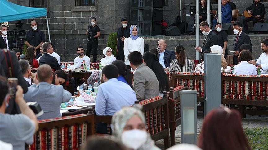 Cumhurbaşkanı Erdoğan Diyarbakır’da Gençlik Buluşmasına katıldı