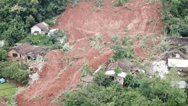 Hindistanda toprak kayması: 36 kişi öldü