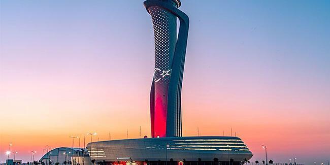 İstanbul Havalimanı kulesi Türk bayrağına büründü