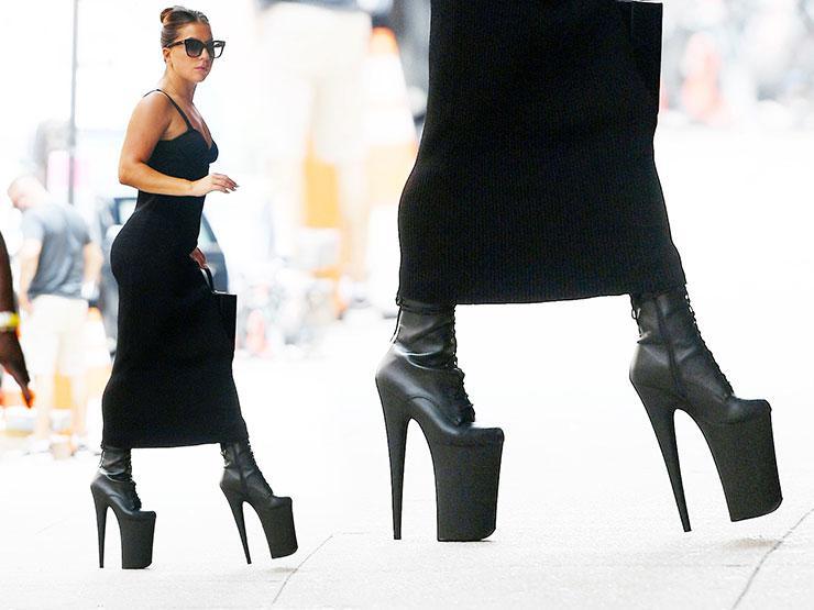 Lady Gaganın görmezden gelemeyeceğimiz topuklu ayakkabıları