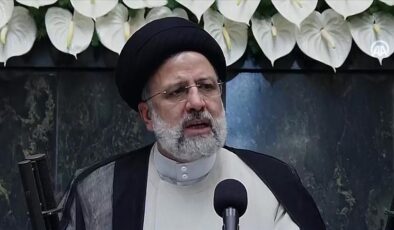 İranın 8. Cumhurbaşkanı Reisi yemin ederek resmen görevine başladı