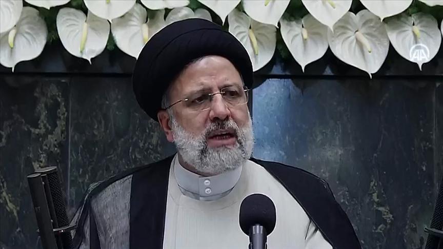 İranın 8. Cumhurbaşkanı Reisi yemin ederek resmen görevine başladı