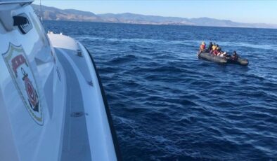 Türk kara sularına itilen 52 sığınmacı kurtarıldı