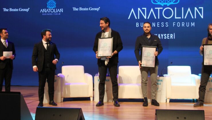 İş Adamı Emir Kosif, Anatolian Business Forum Zirvesinde Moderatör Oldu