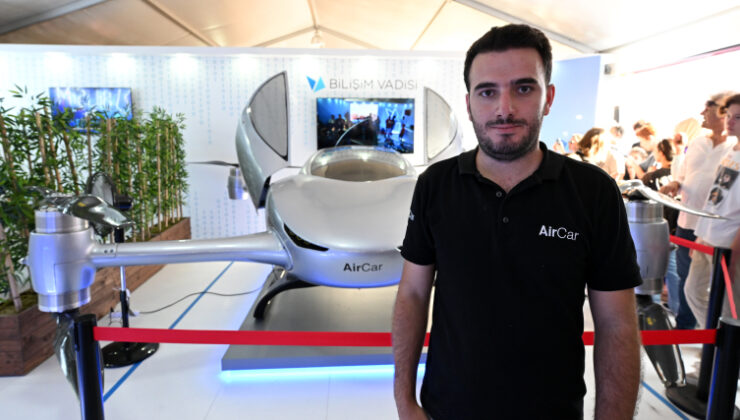 TEKNOFEST İzmir’de Yerli Uçan Araba AirCar İlgi Odağı Oldu