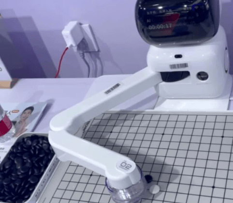 Çinli Go Robotu SenseRobot, 2023 WIC Wuzhen Zirvesi’nde Üstün Yetenekleri Sergiledi