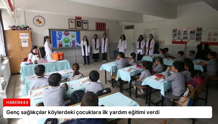 Genç sağlıkçılar köylerdeki çocuklara ilk yardım eğitimi verdi